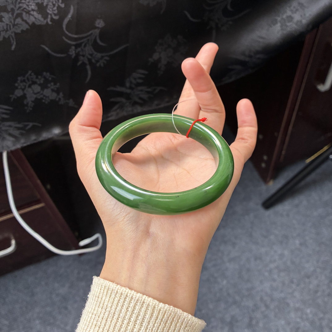 和田玉俄碧红皮老料辣绿色58