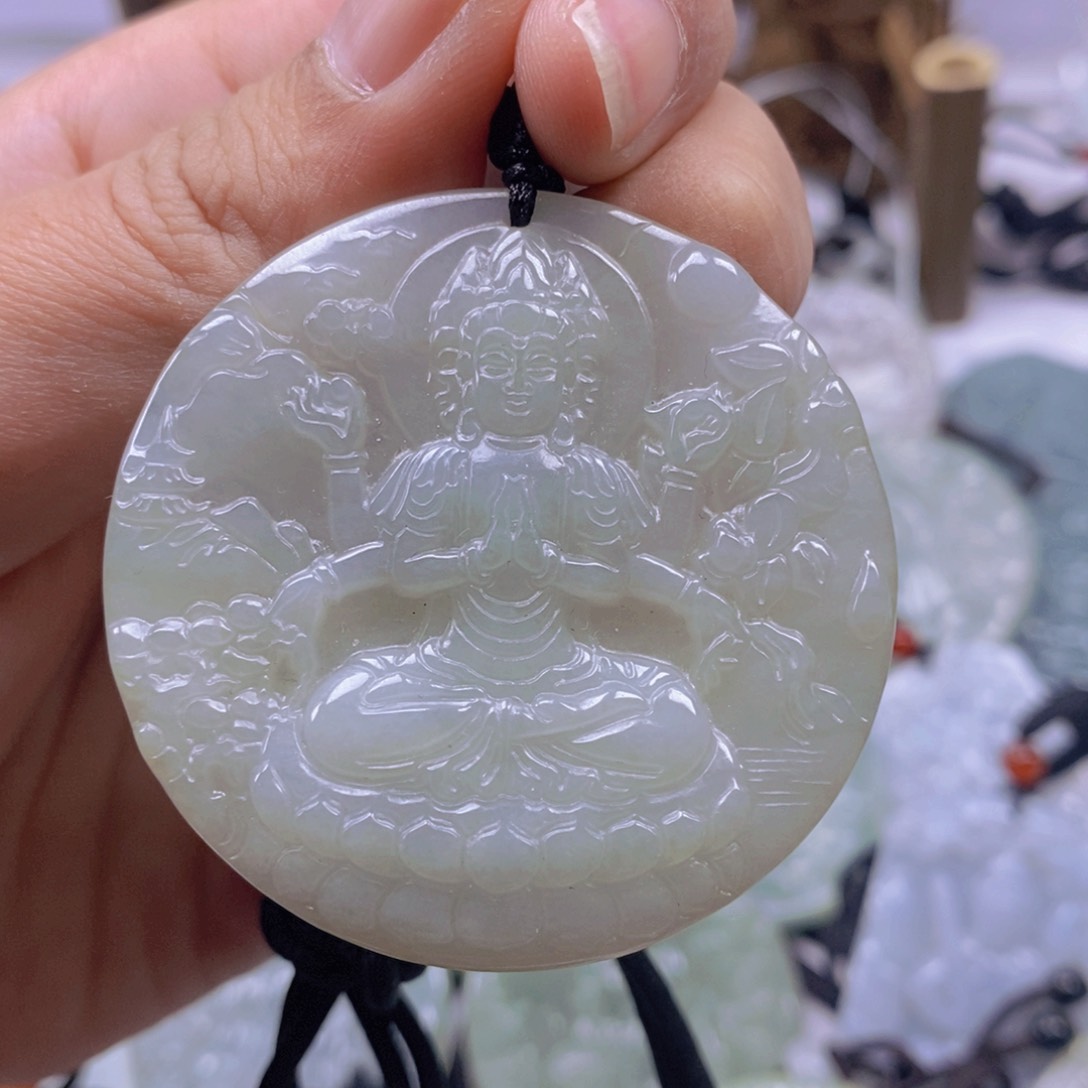 翡翠颈饰未镶嵌翡翠