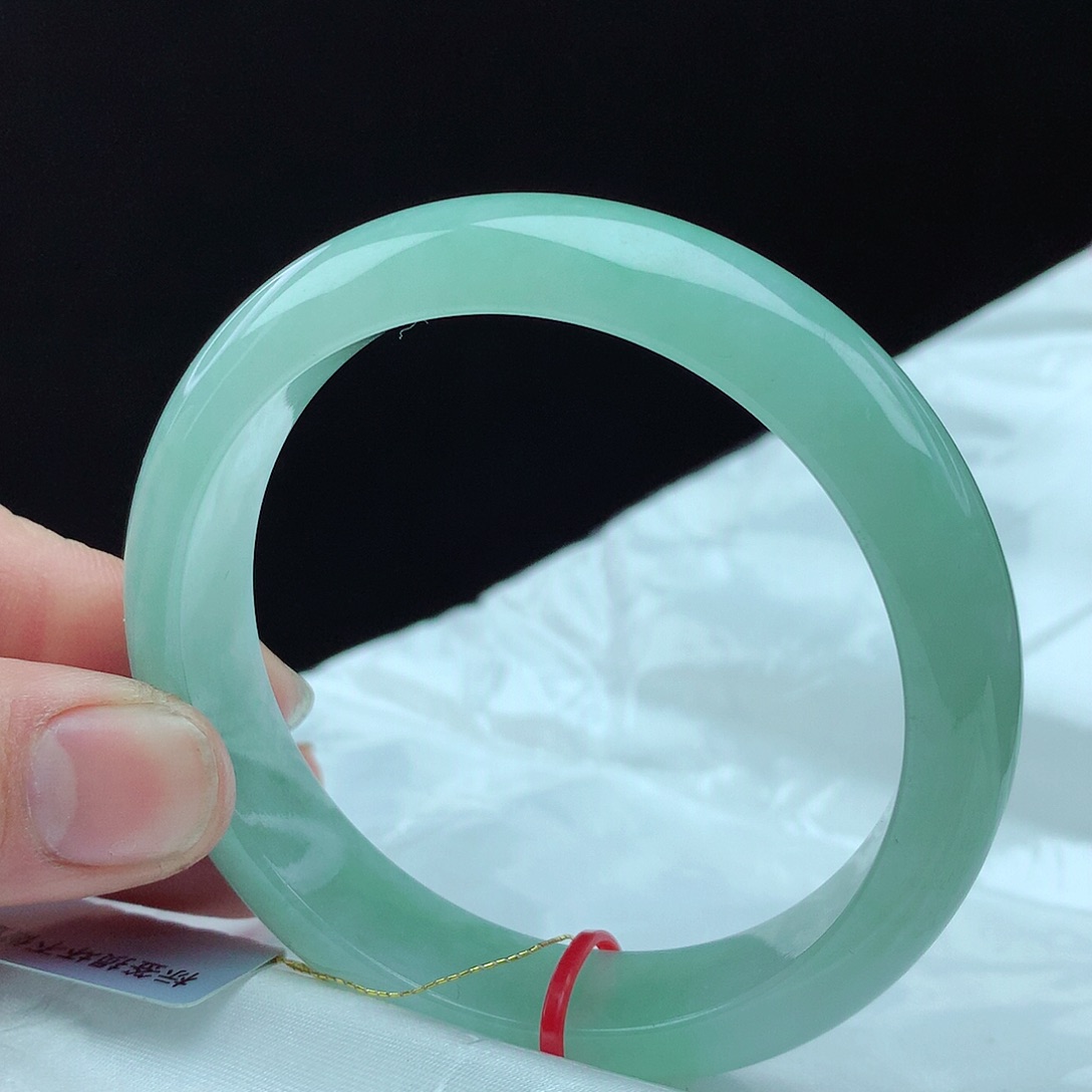 翡翠手镯未镶嵌56圈0178