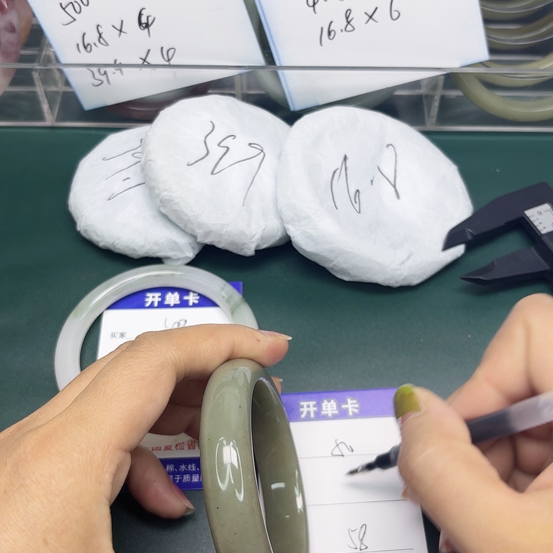 石英质玉未镶嵌手镯50/58