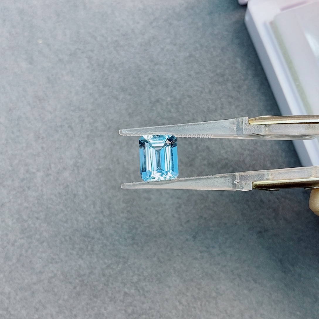 海蓝宝石笔搁未镶嵌2.12ct 圣玛利亚