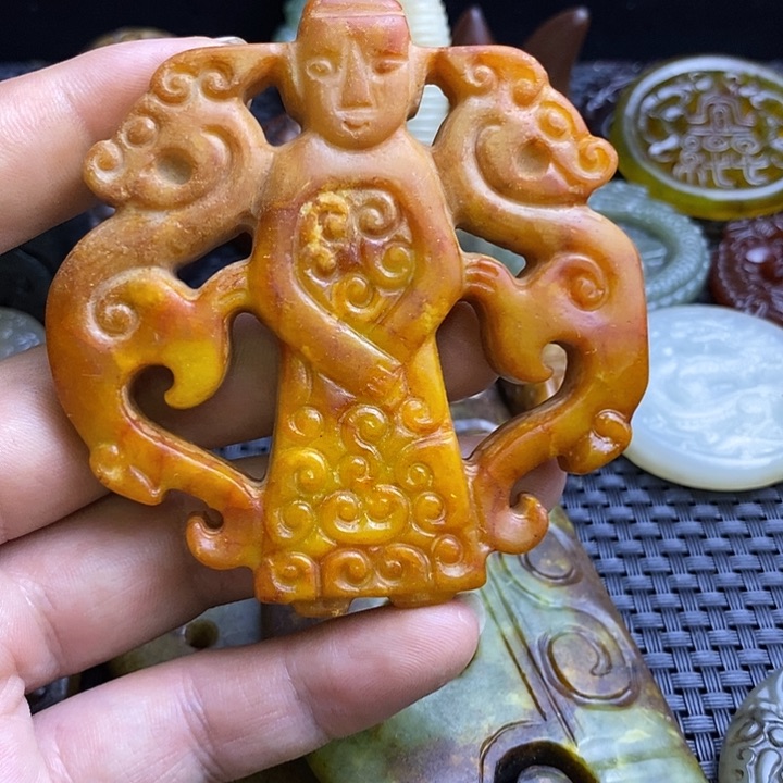 蛇纹石玉未镶嵌颈饰