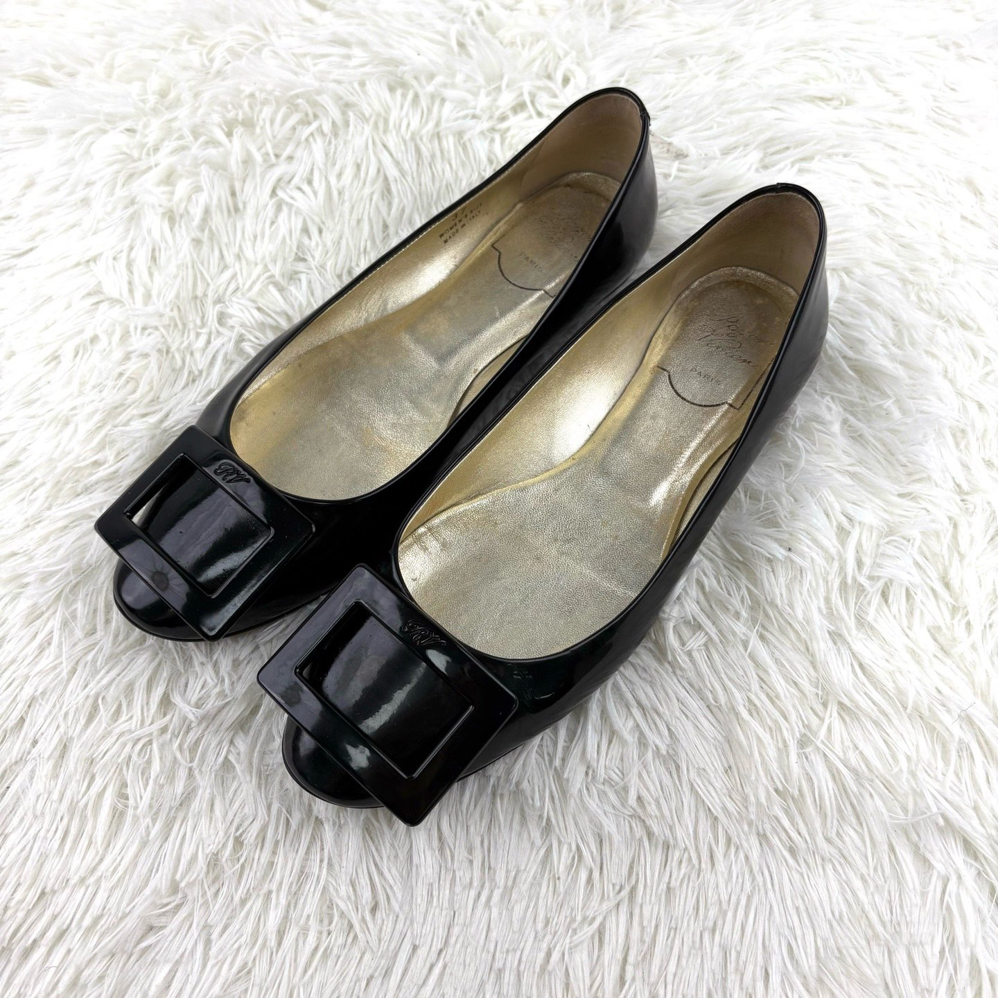 95新 Roger Vivier/罗杰·维威耶 黑色漆皮方扣平底鞋37码14287854