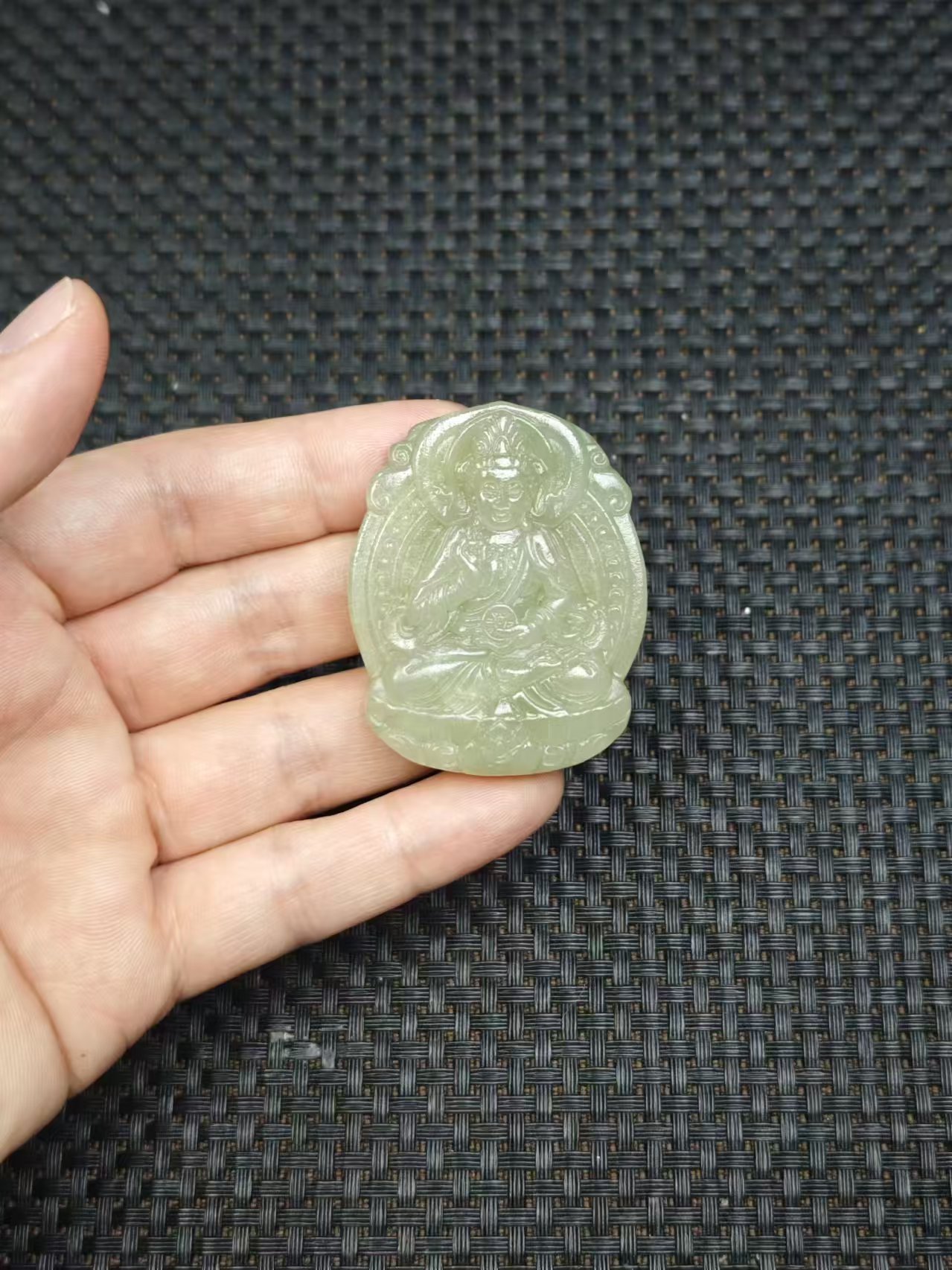 天然和田玉老料精雕观音油润细腻2.18清货1