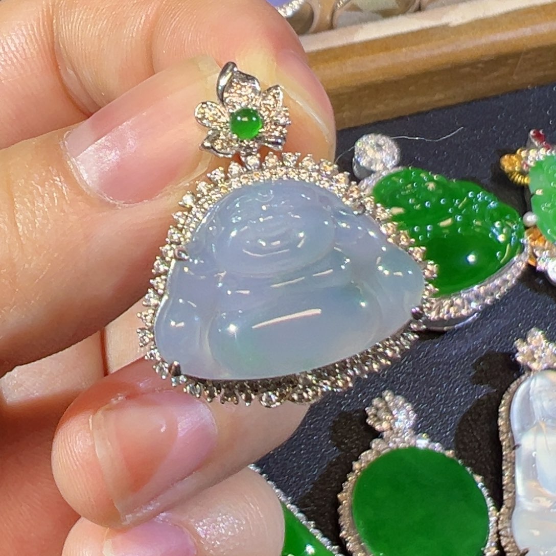 翡翠18K金镶嵌颈饰