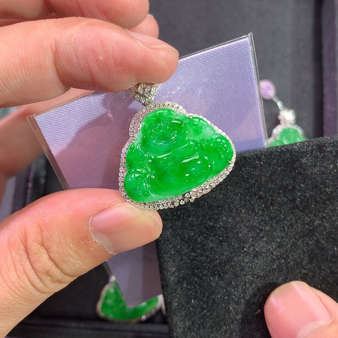 翡翠吊坠(赠链)18K金镶嵌
