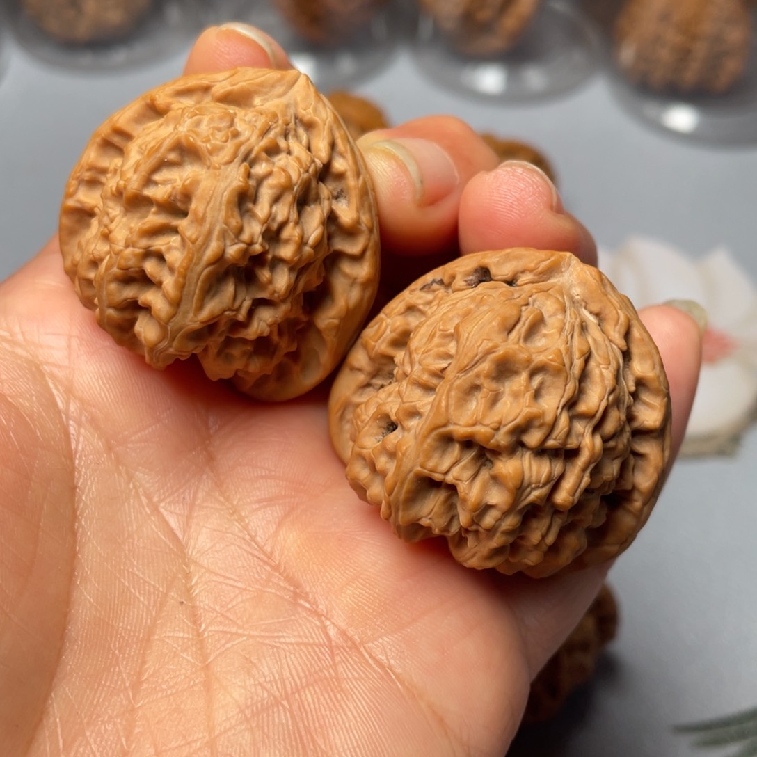 【闪购商品】文玩核桃吊坠凛**至三角白………