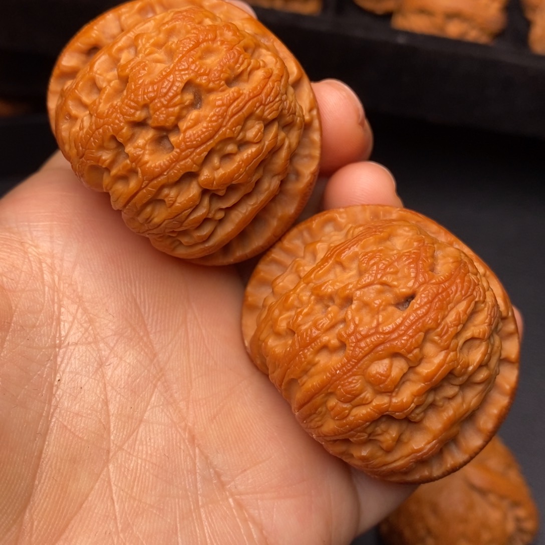 文玩核桃把件秦岭野生核桃