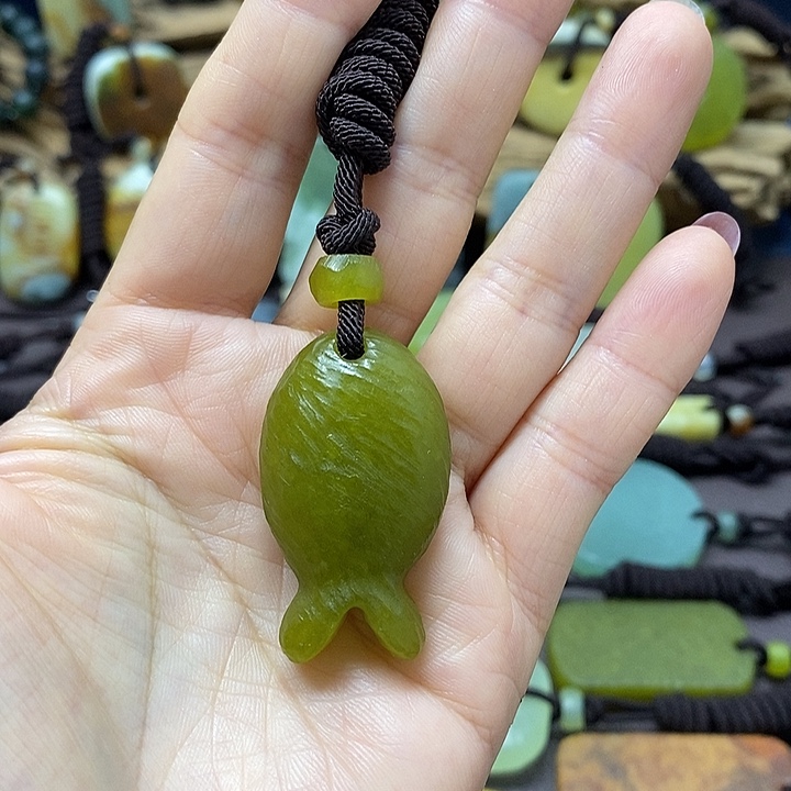未镶嵌蛇纹石玉颈饰