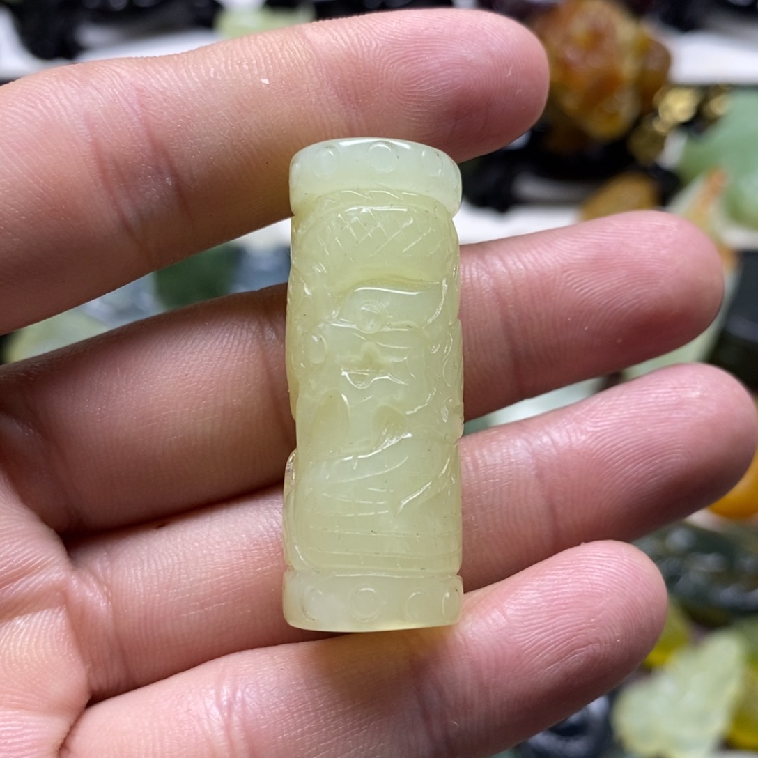 岫玉龙柱吊坠未镶嵌