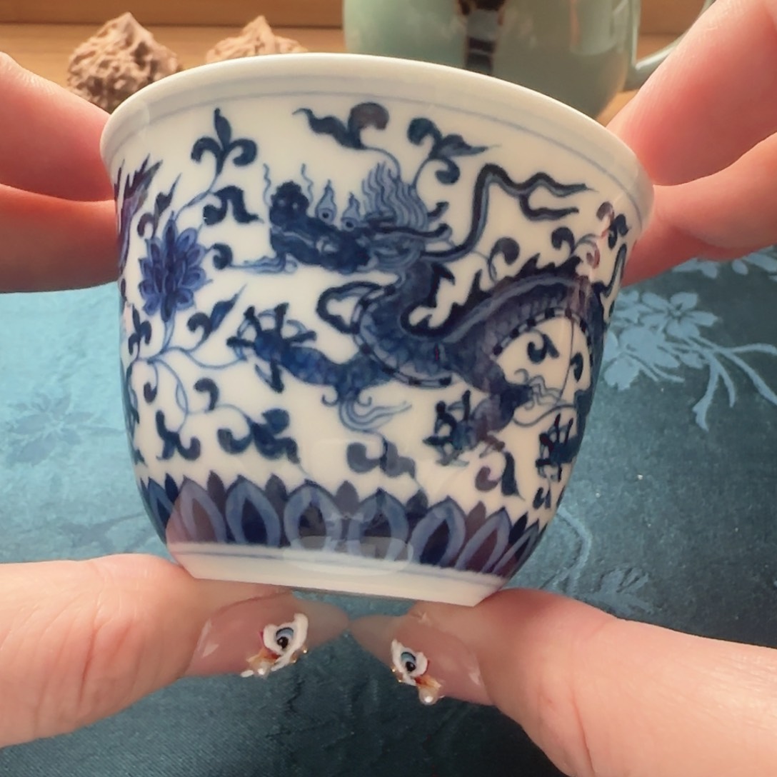 观复仿成化青花龙纹杯