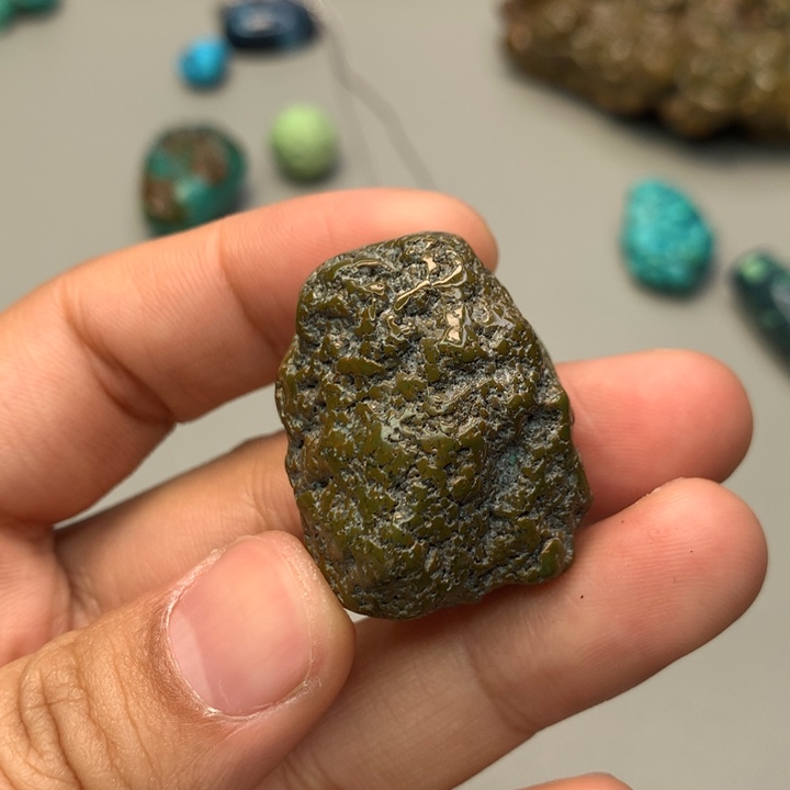 绿松石未镶嵌颈饰