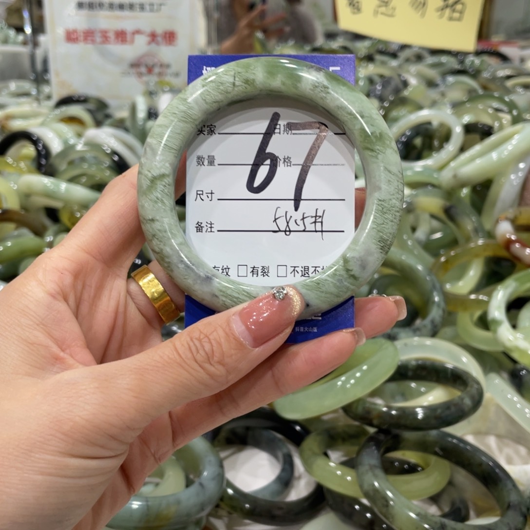 蛇纹石玉手镯未镶嵌