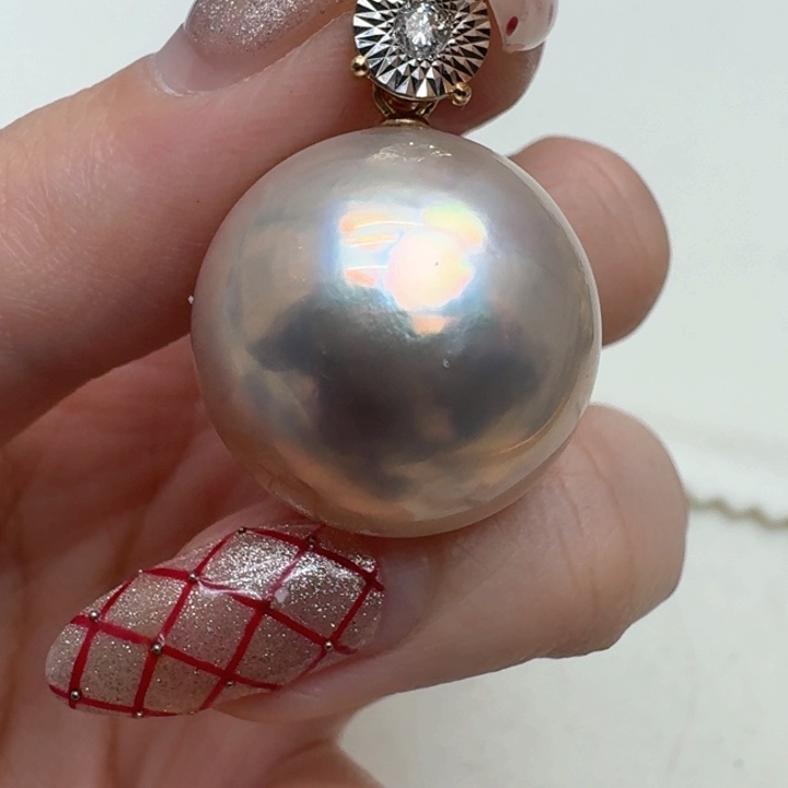 拼合珍珠（马贝珠）颈饰18K金镶嵌