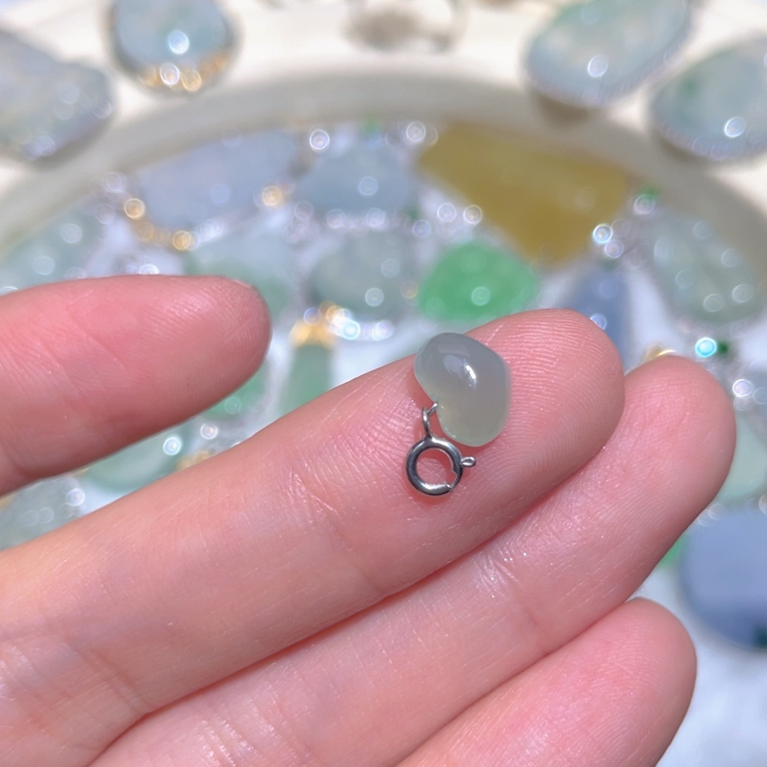 翡翠颈饰18K金镶嵌翡翠