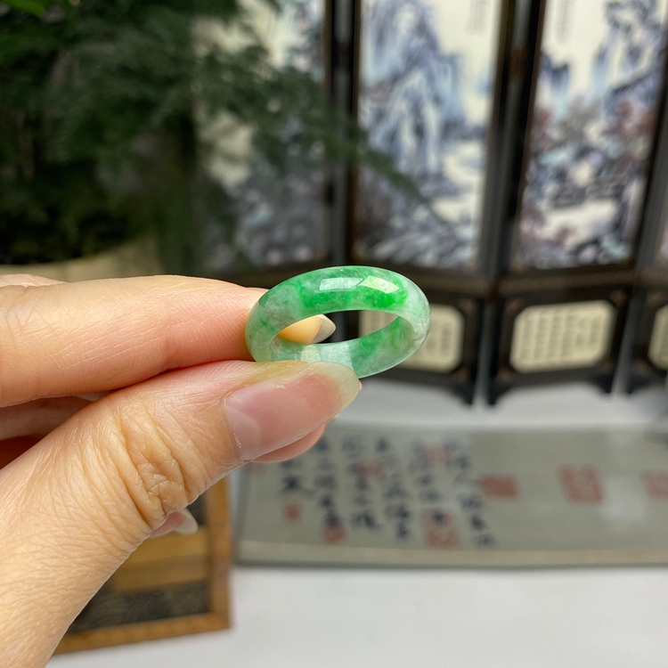 18-19号飘绿阳色戒指指环  天然翡翠A货  