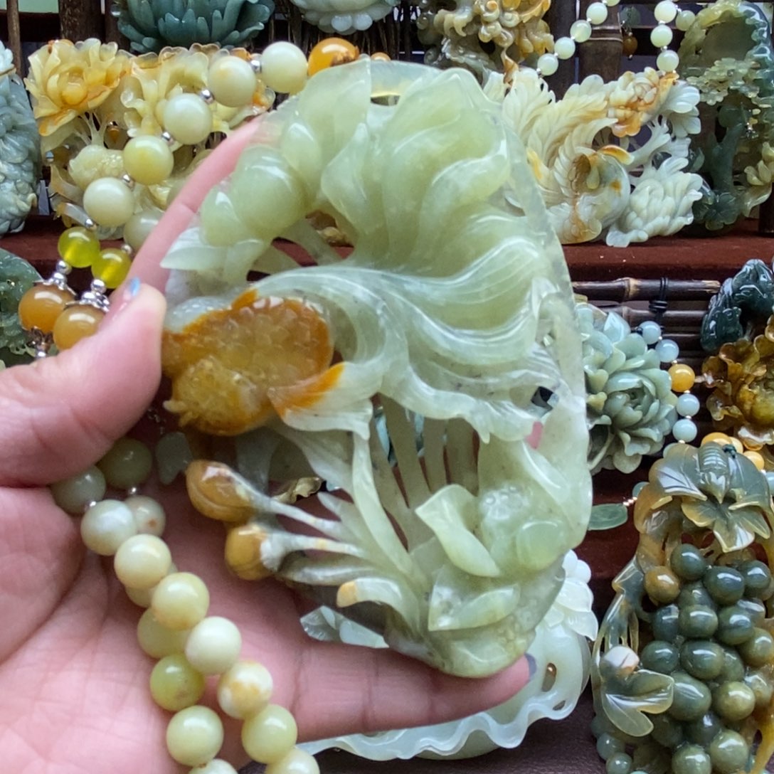 蛇纹石玉颈饰未镶嵌