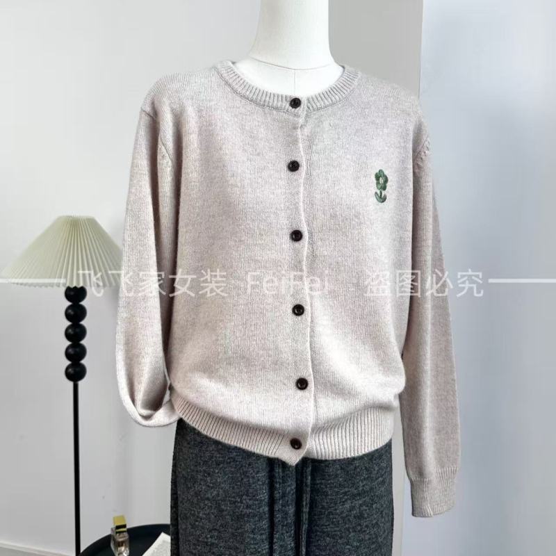 飞飞家1浣熊小花朵！！极简风开衫~螺纹收边#毛衣女Y9066燕麦