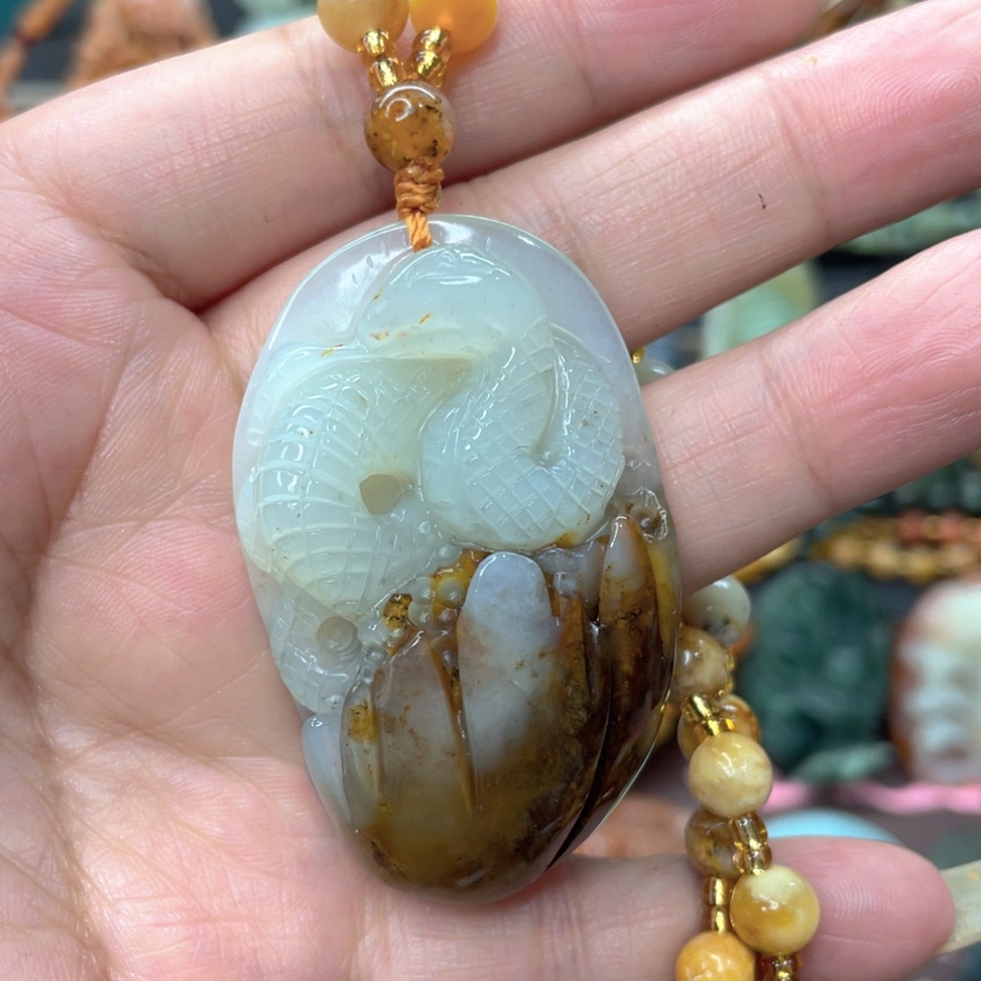 蛇纹石玉颈饰未镶嵌