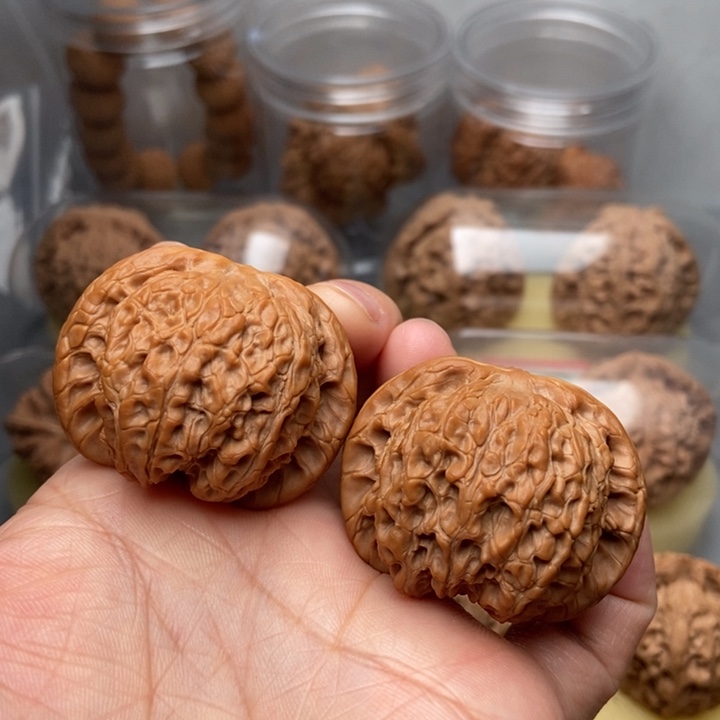 文玩核桃把件血麒麟