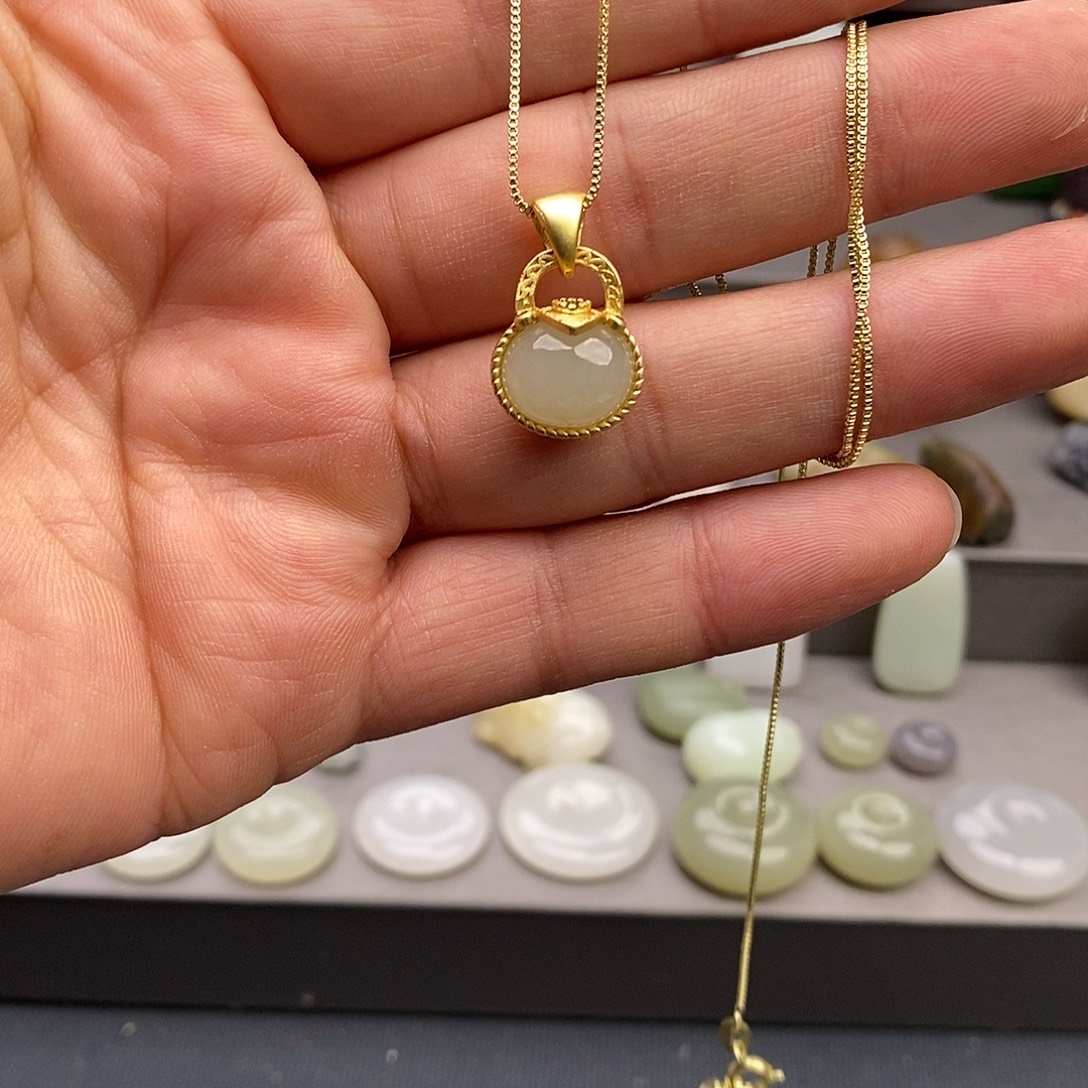 和田玉未镶嵌颈饰