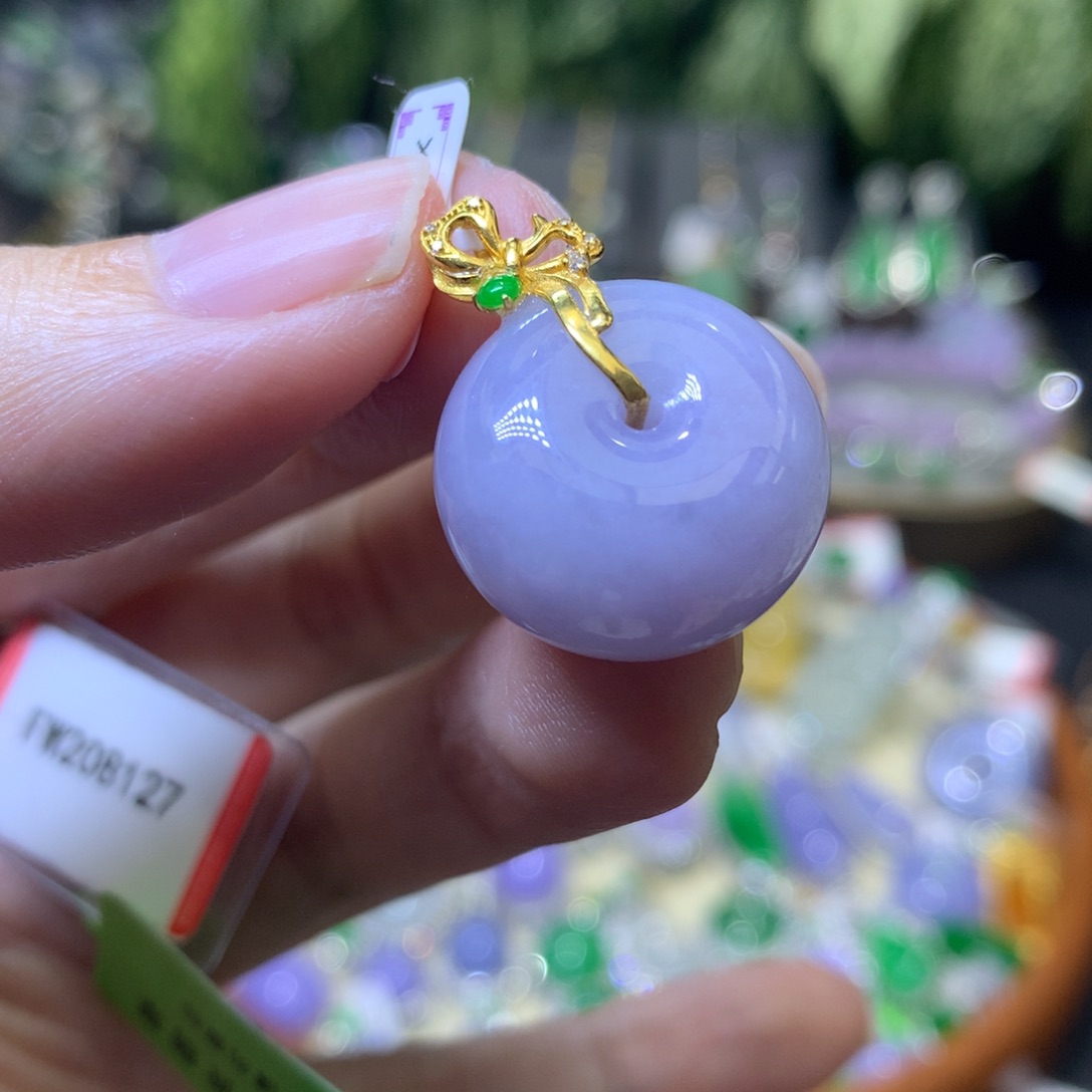 颈饰18K金镶嵌翡翠