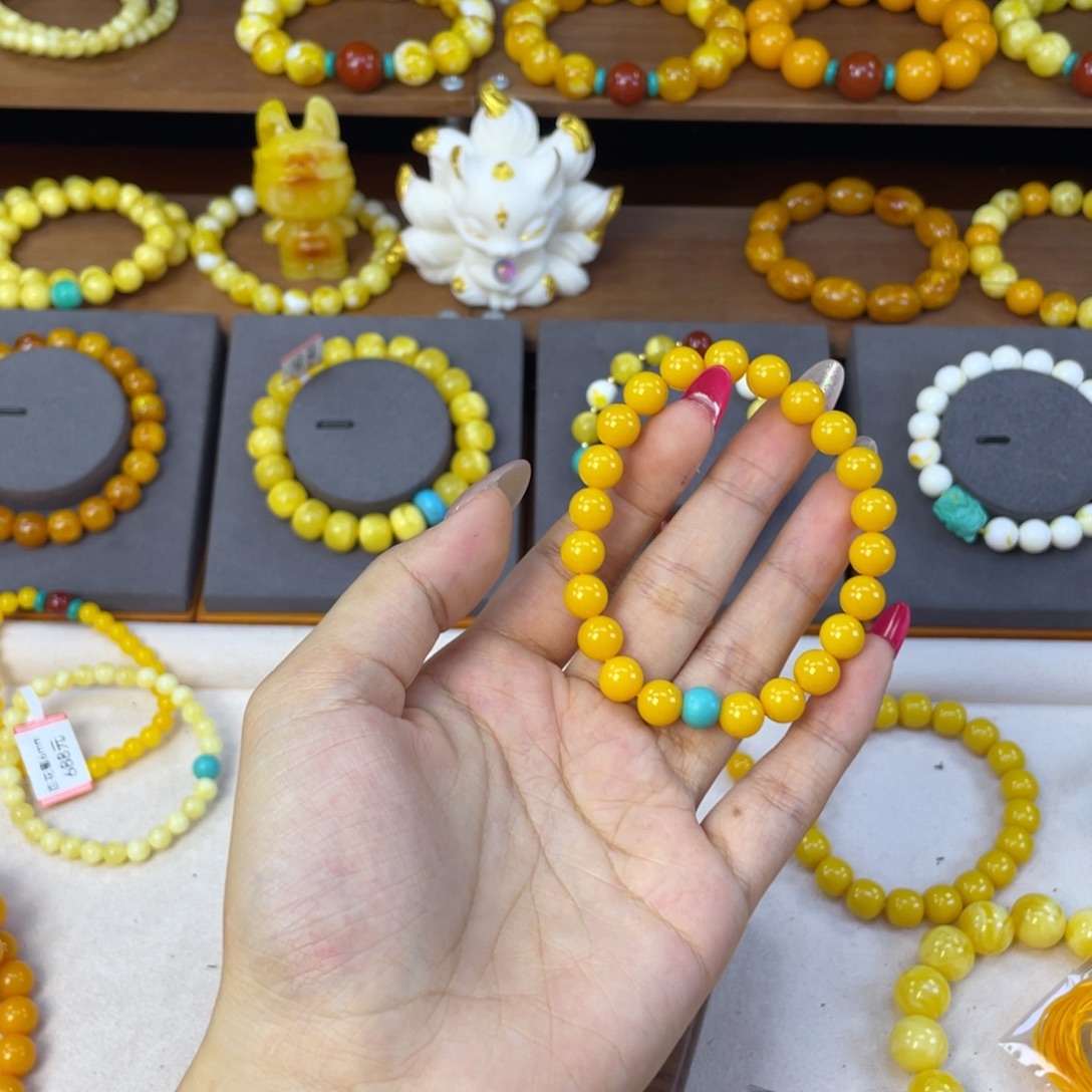 你***耀卡8鸡油黄。      