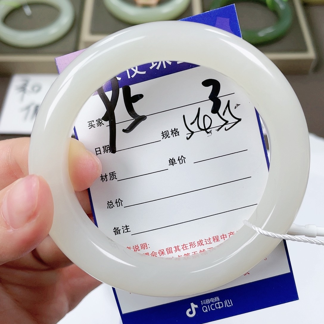 【闪购商品】和田玉手镯未镶嵌请****多