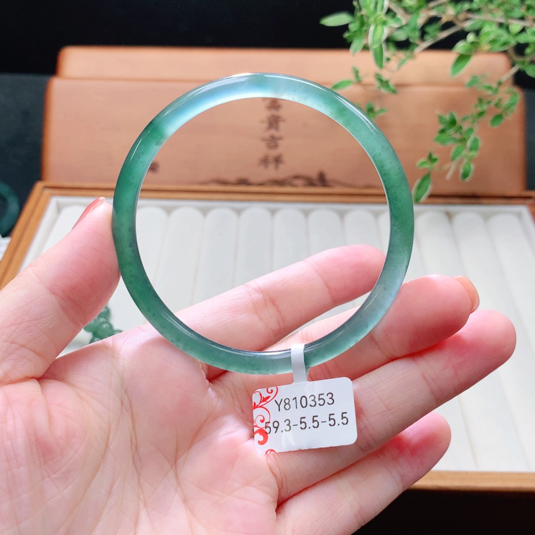 未镶嵌手镯（圆镯）翡翠