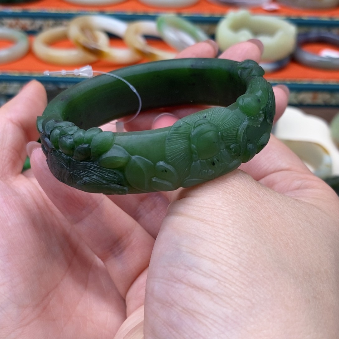 和田玉手镯定制未镶嵌糖****爱