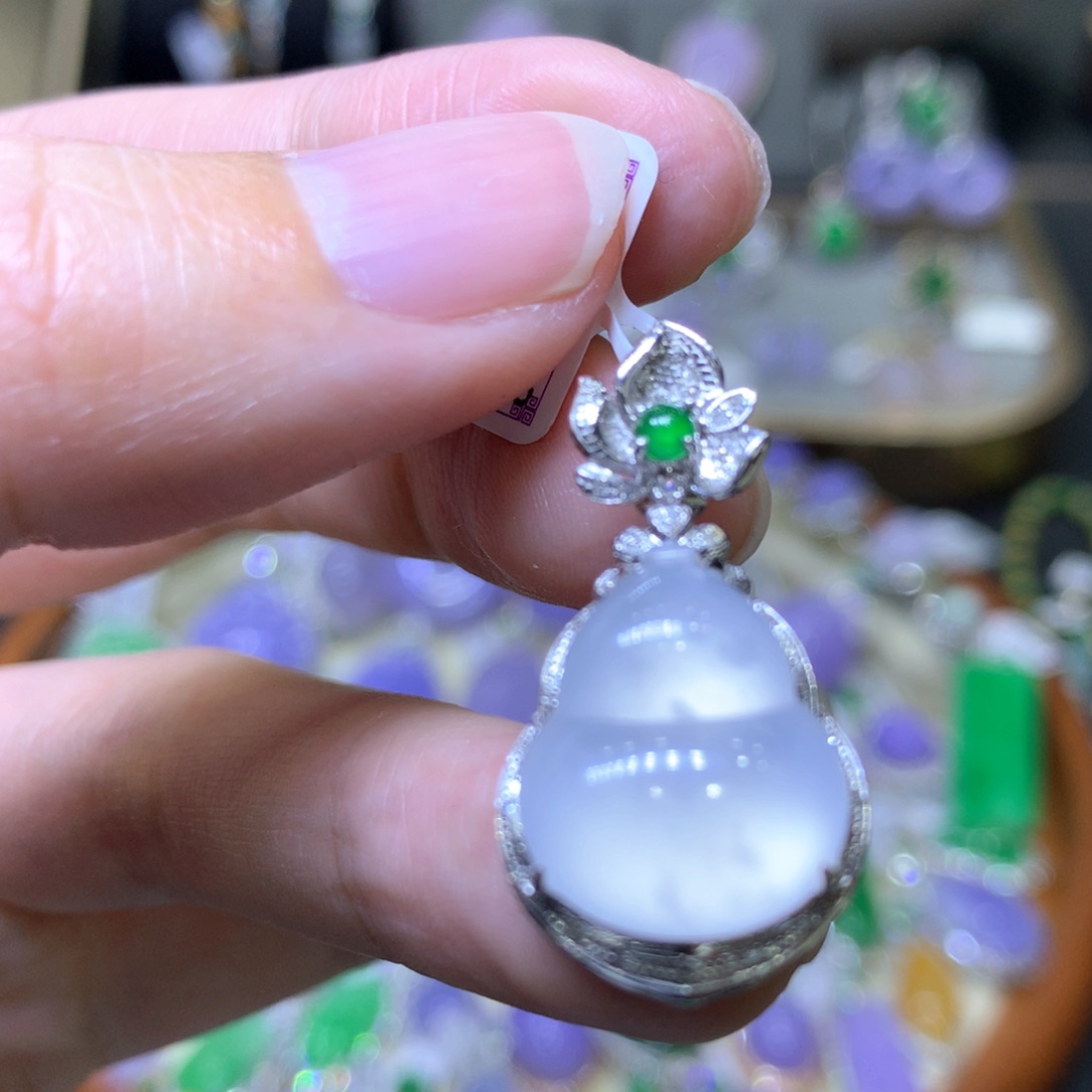 【闪购商品】翡翠颈饰18K金镶嵌翡翠吊坠项链