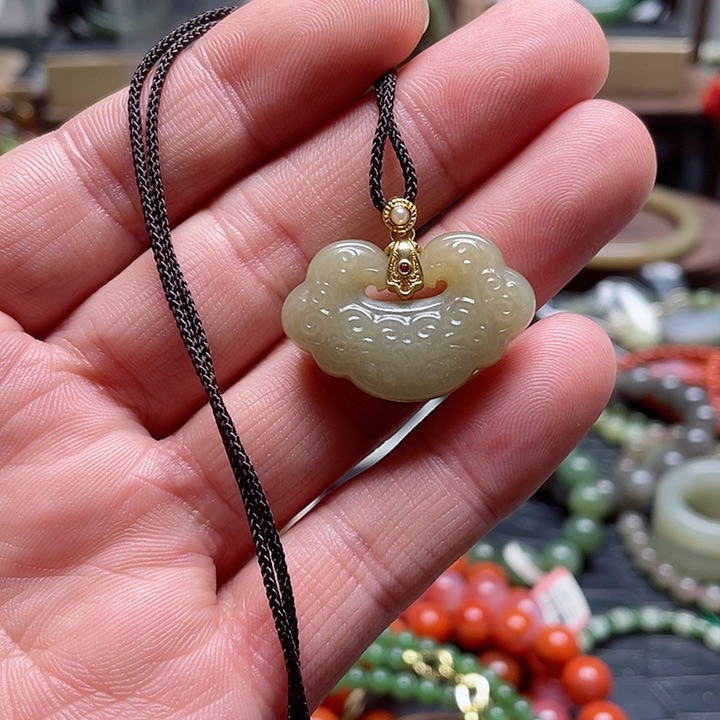 和田玉吊坠未镶嵌