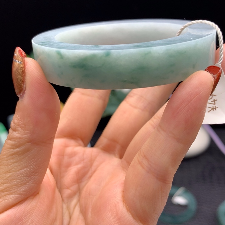 定制翡翠未镶嵌翡翠手镯