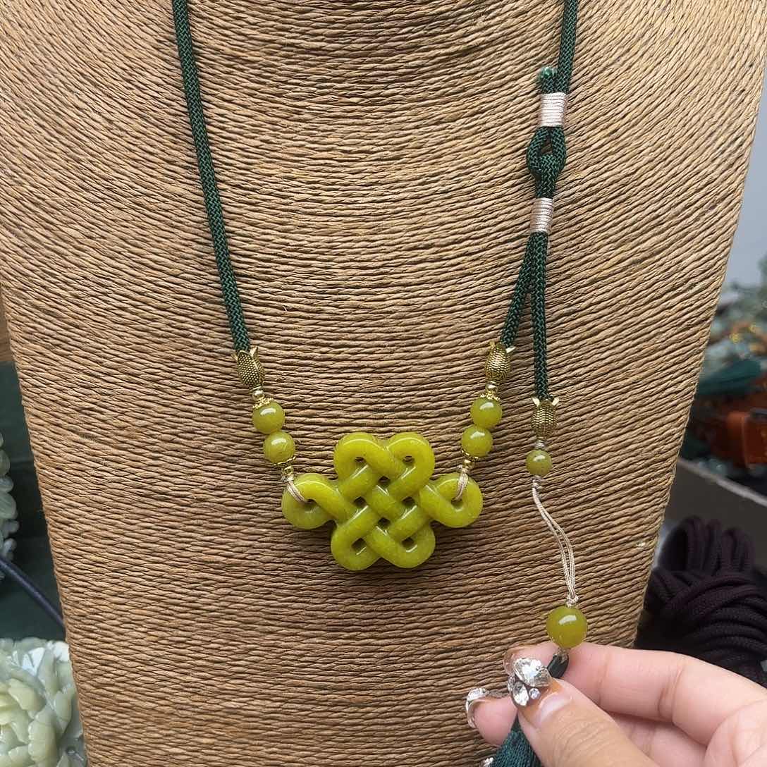 蛇纹石玉未镶嵌吊坠