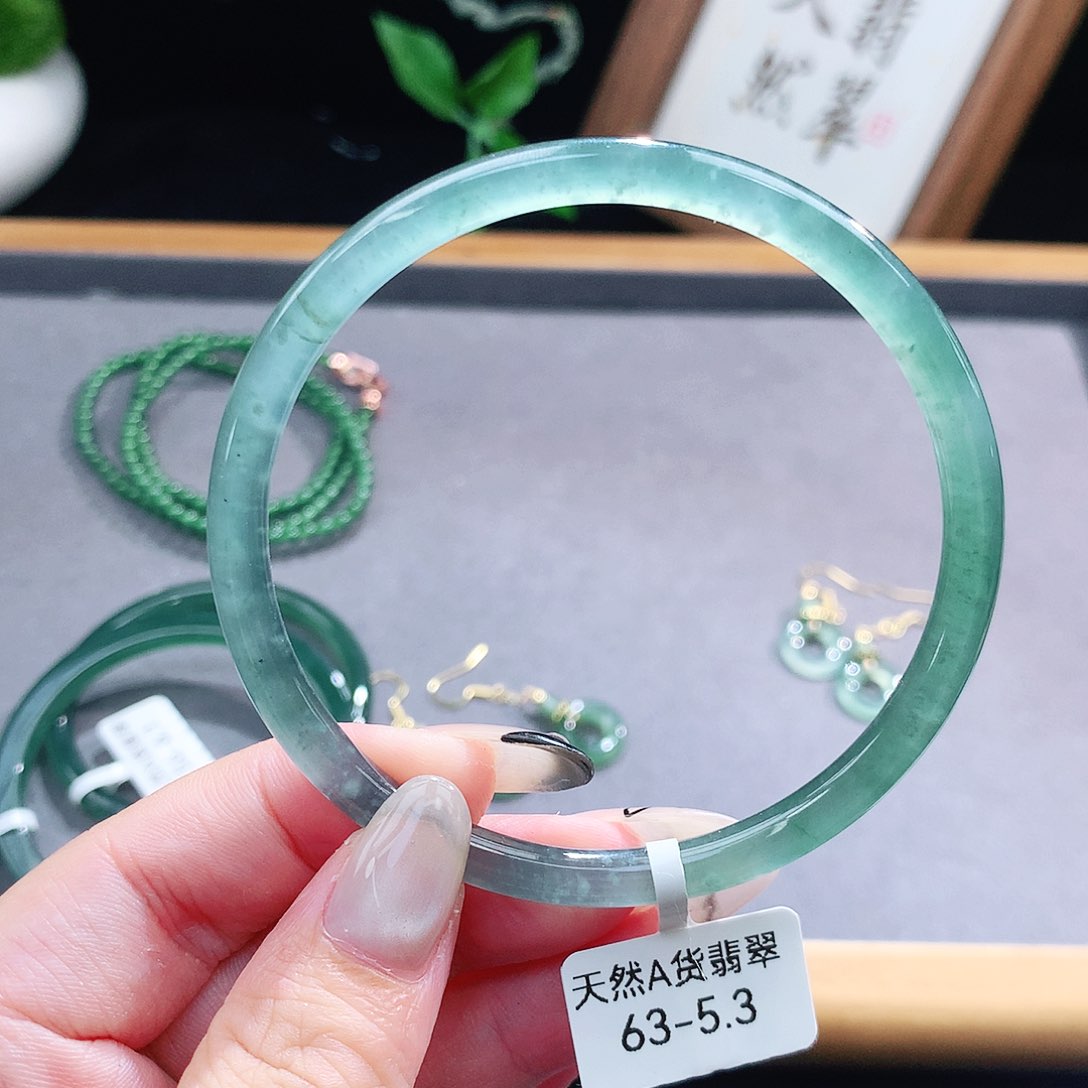 翡翠手镯（圆镯）未镶嵌