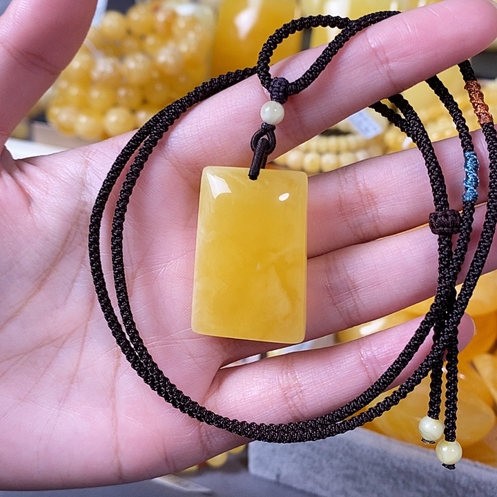 琥珀未镶嵌裸石无事牌