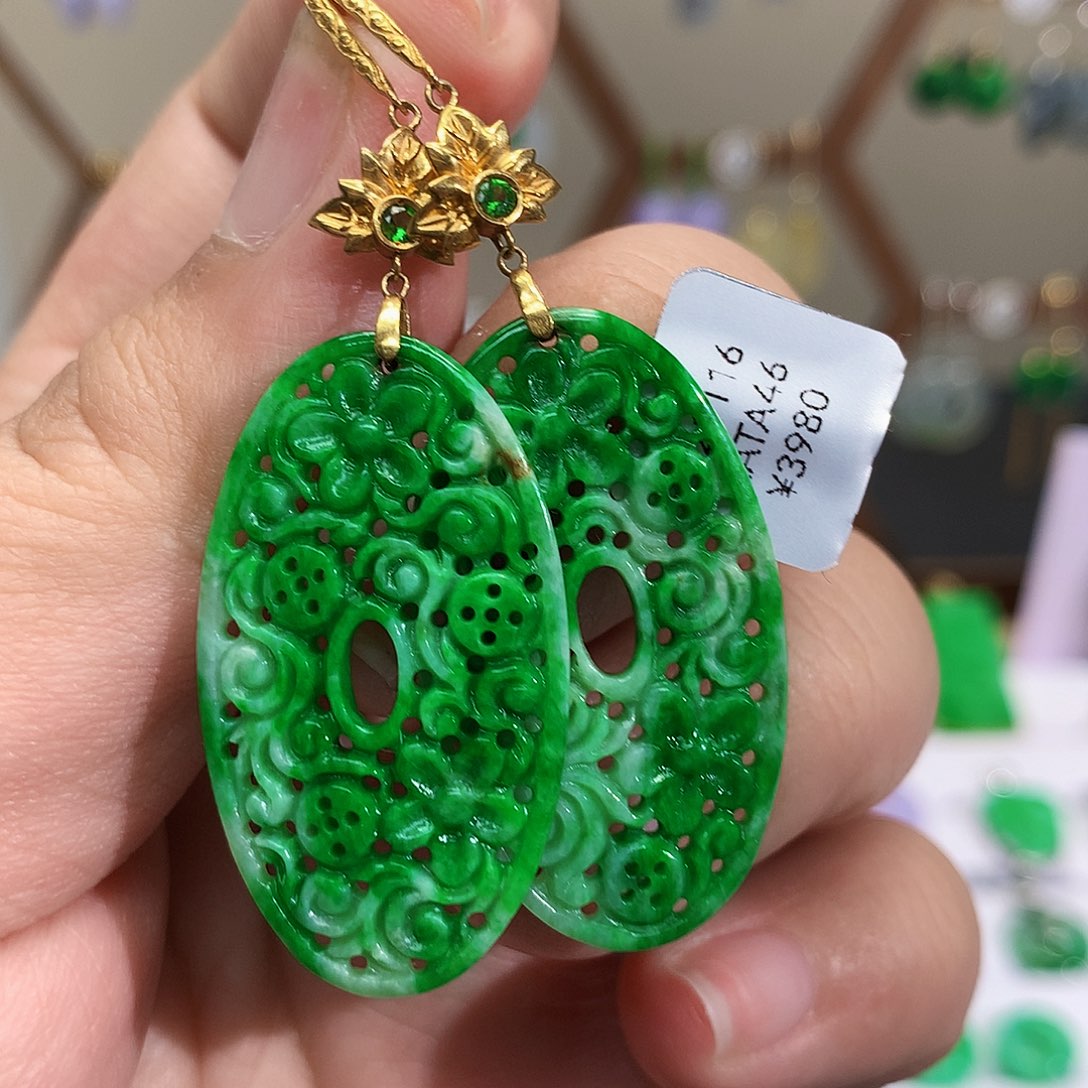 18K金镶嵌翡翠耳饰天然翡翠耳饰