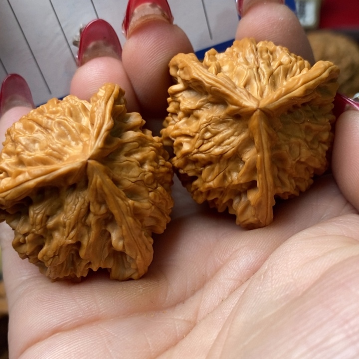 ****5桃核把件全品大三棱