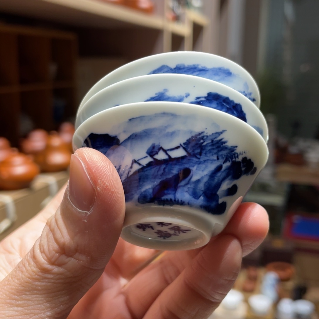 茶壶紫砂杯三个，手绘