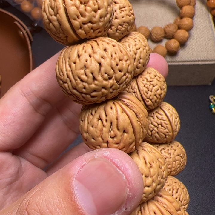 猴头核桃手串老*卡罗拉