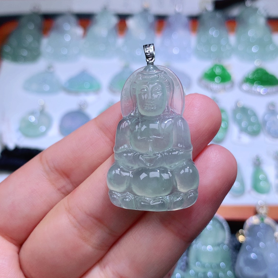 颈饰18K金镶嵌翡翠观音