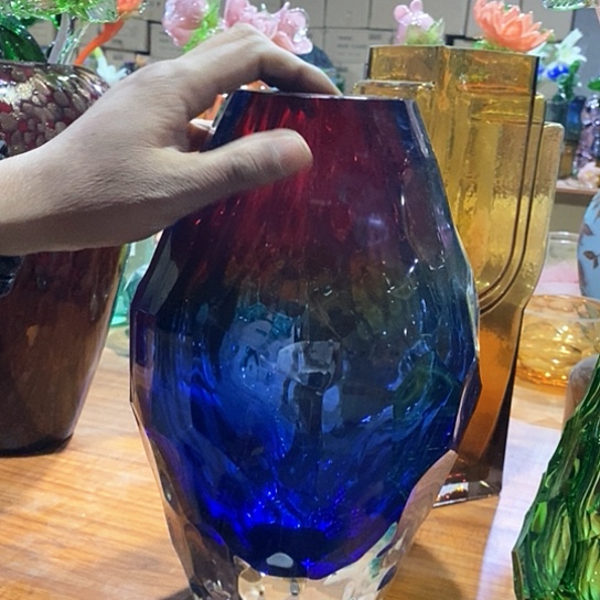 琉璃花瓶高31厘米口径4厘米