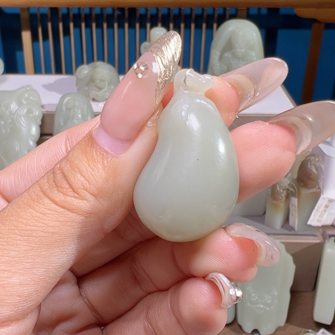 颈饰未镶嵌和田玉（糖玉）