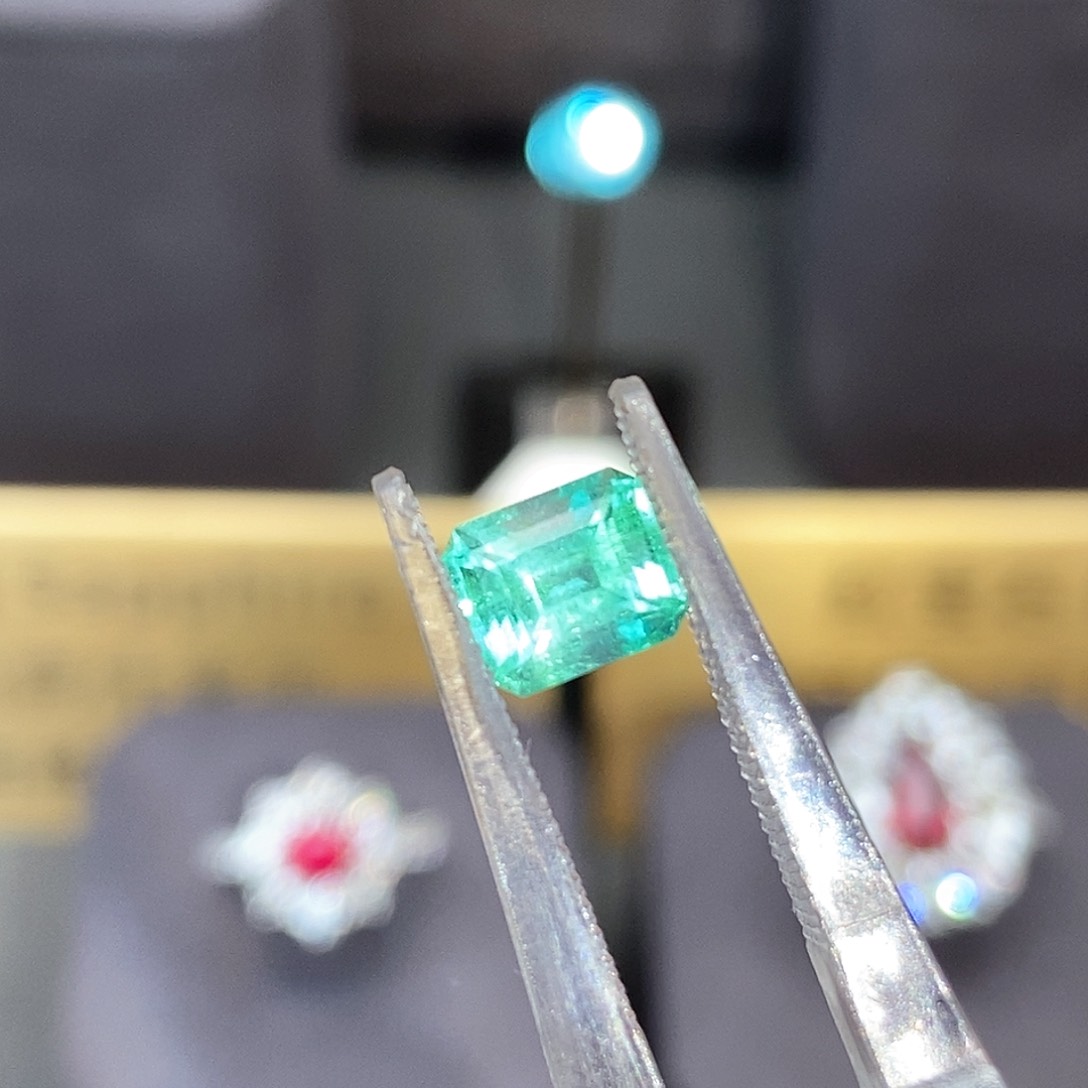 祖母绿裸石未镶嵌1.07克拉哥伦比亚