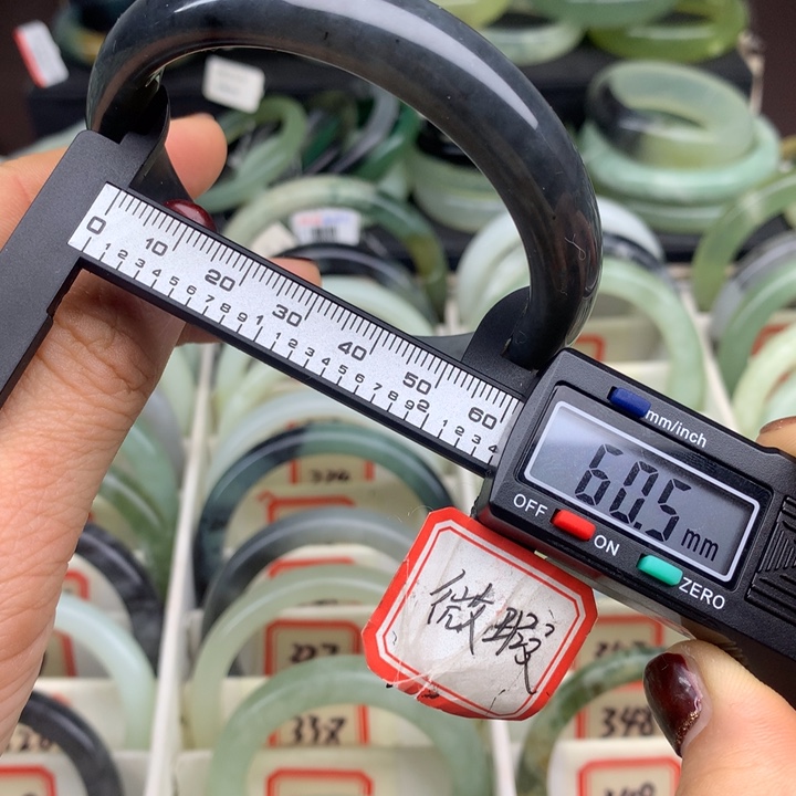 蛇纹石玉未镶嵌手镯345