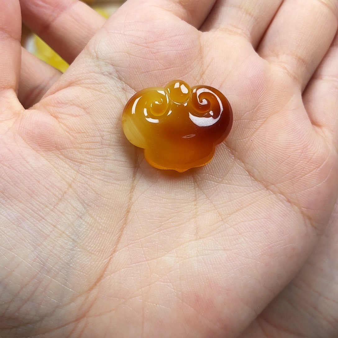 未镶嵌颈饰蜜蜡焦皮如意