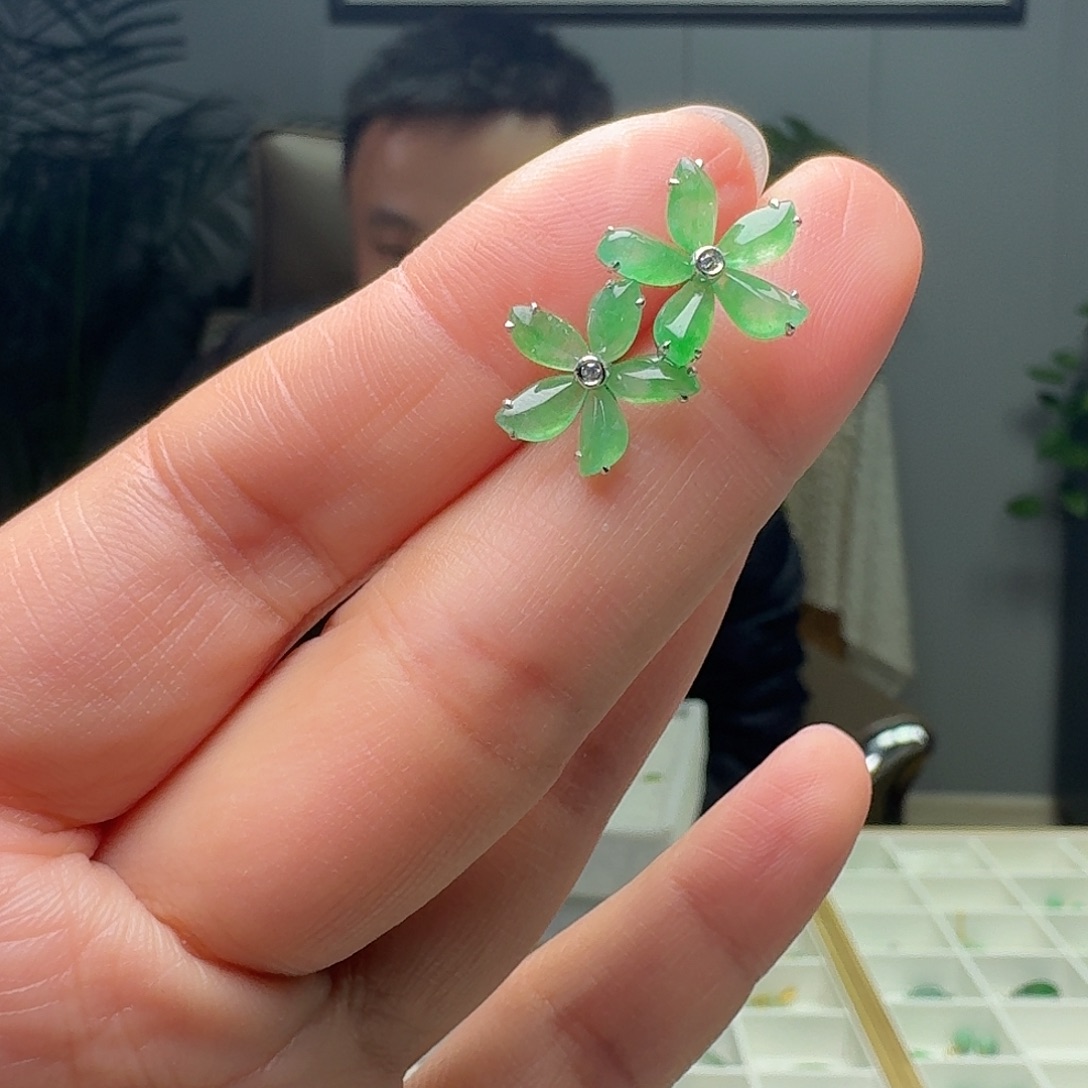 翡翠18K金镶嵌耳饰天然