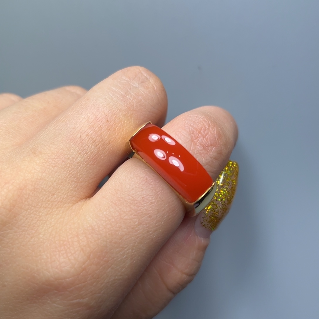 南红玛瑙柿子红马鞍扣戒指18K金镶嵌