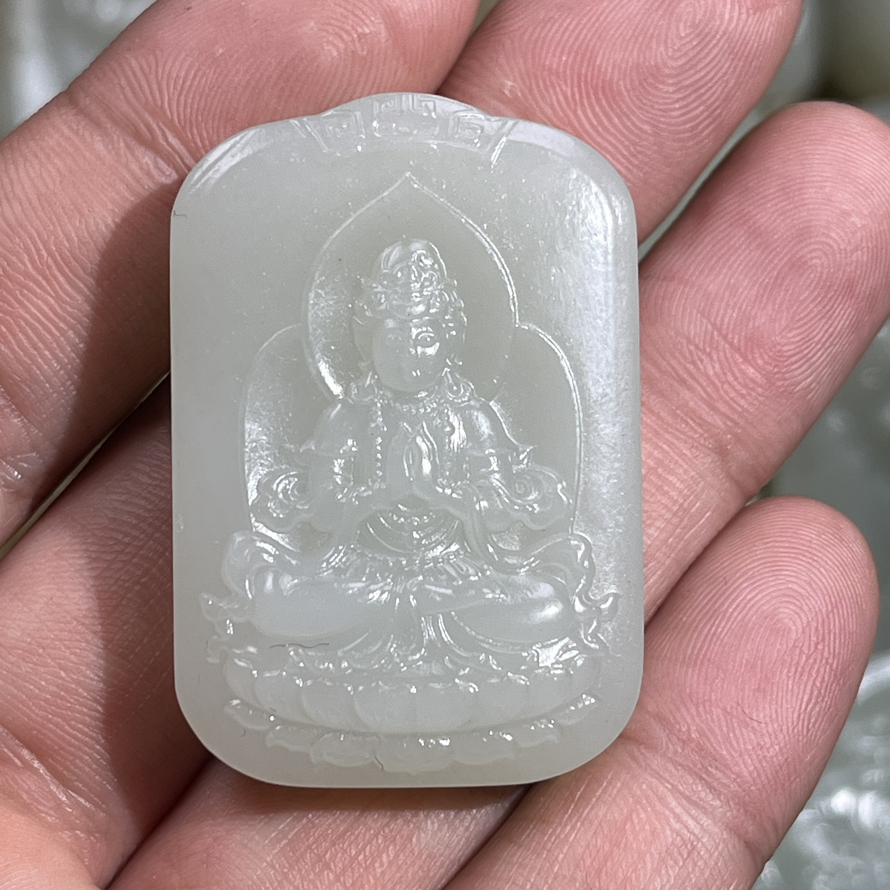 新疆和田玉观音挂件，45.4×30.5×11.2，34.6克