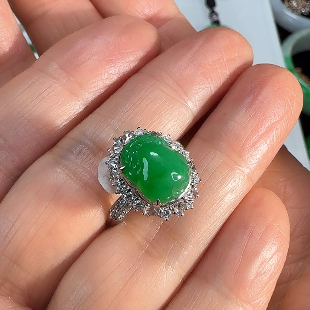 翡翠戒指18K金镶嵌貔貅